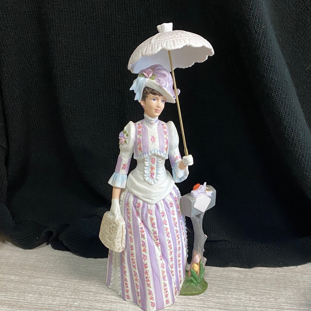 1988 Mrs. P.F.E. Albee presidents club figurine